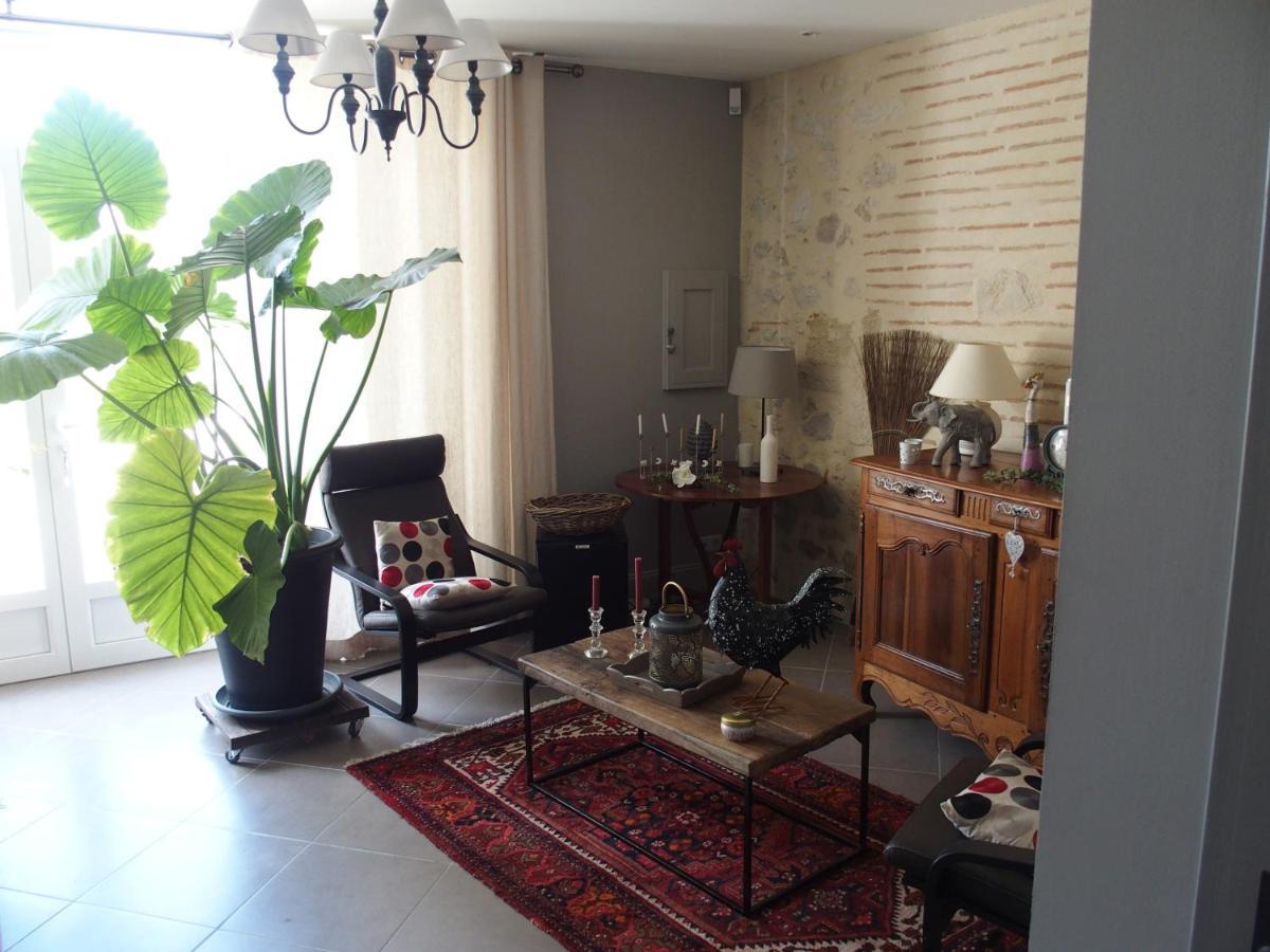 Bed and Breakfast Les Tamaris Castelnau-sur-Gupie Esterno foto